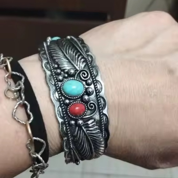 Vintage Retro Silver Feather Cuff Bracelet - Picture 3 of 4